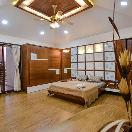 Lifeline Villas - Luxurious Taraangan 4 Mountain View Villa With Biggest Pool And Huge Open Area Lonavala Extérieur photo