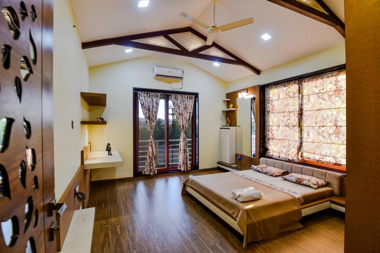 Lifeline Villas - Luxurious Taraangan 4 Mountain View Villa With Biggest Pool And Huge Open Area Lonavala Extérieur photo